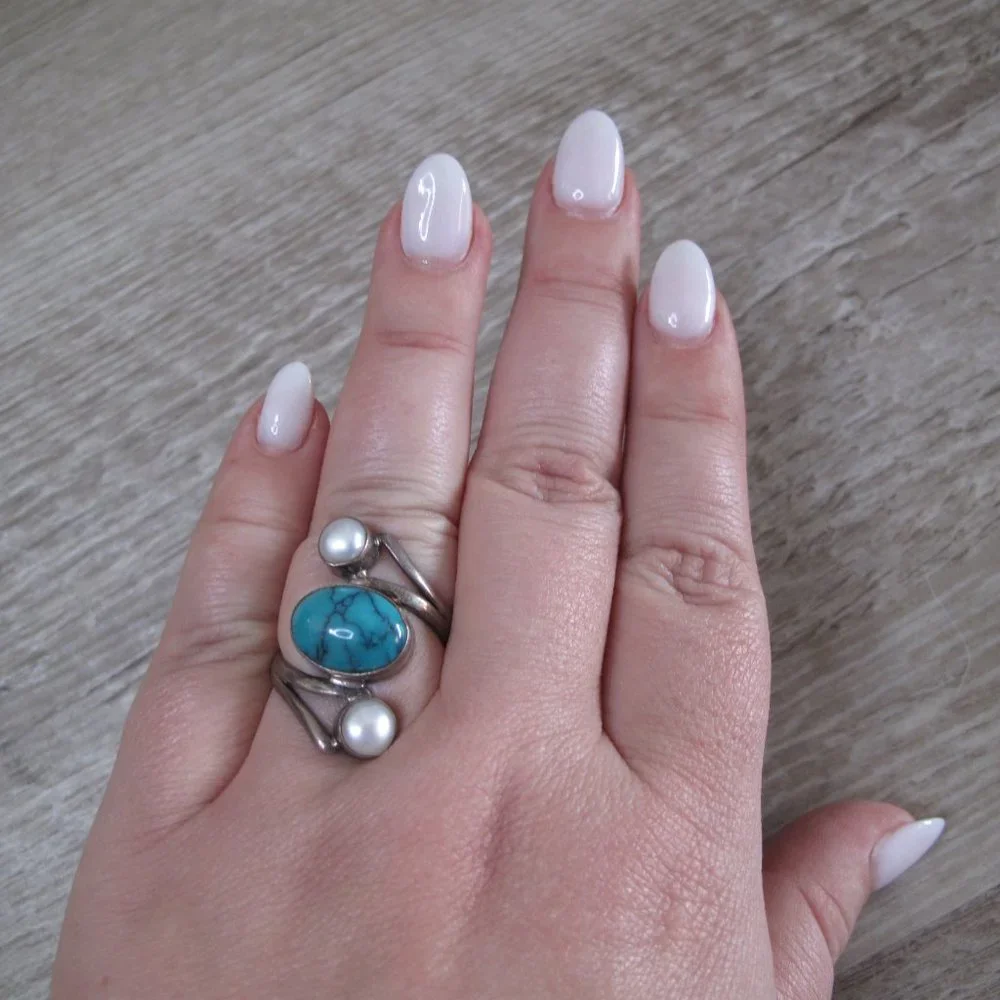 VINTAGE Turquoise and Pearl Sterling Silver Ring - Picture 4 of 4